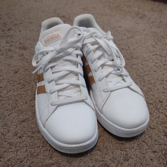 Adidas shoes - Picture 2 of 3